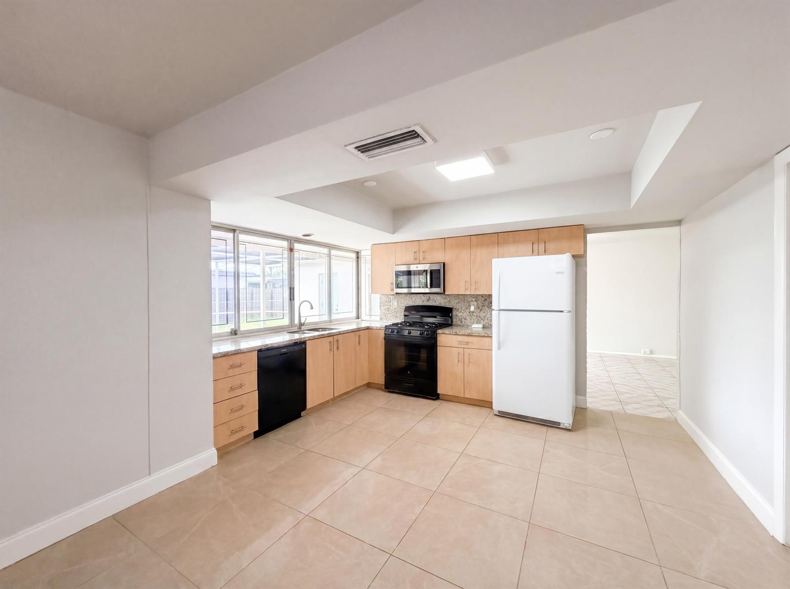 7141 Harbour Boulevard, Miramar FL 33023 photo 2