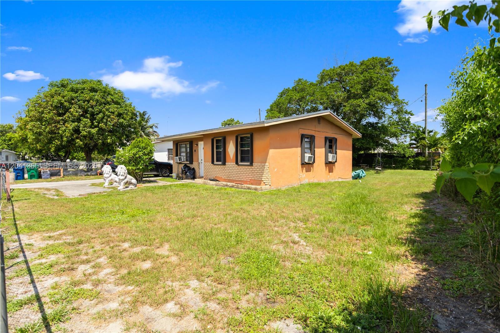 555 Harem Ave, Opa-Locka FL 33054 photo 3