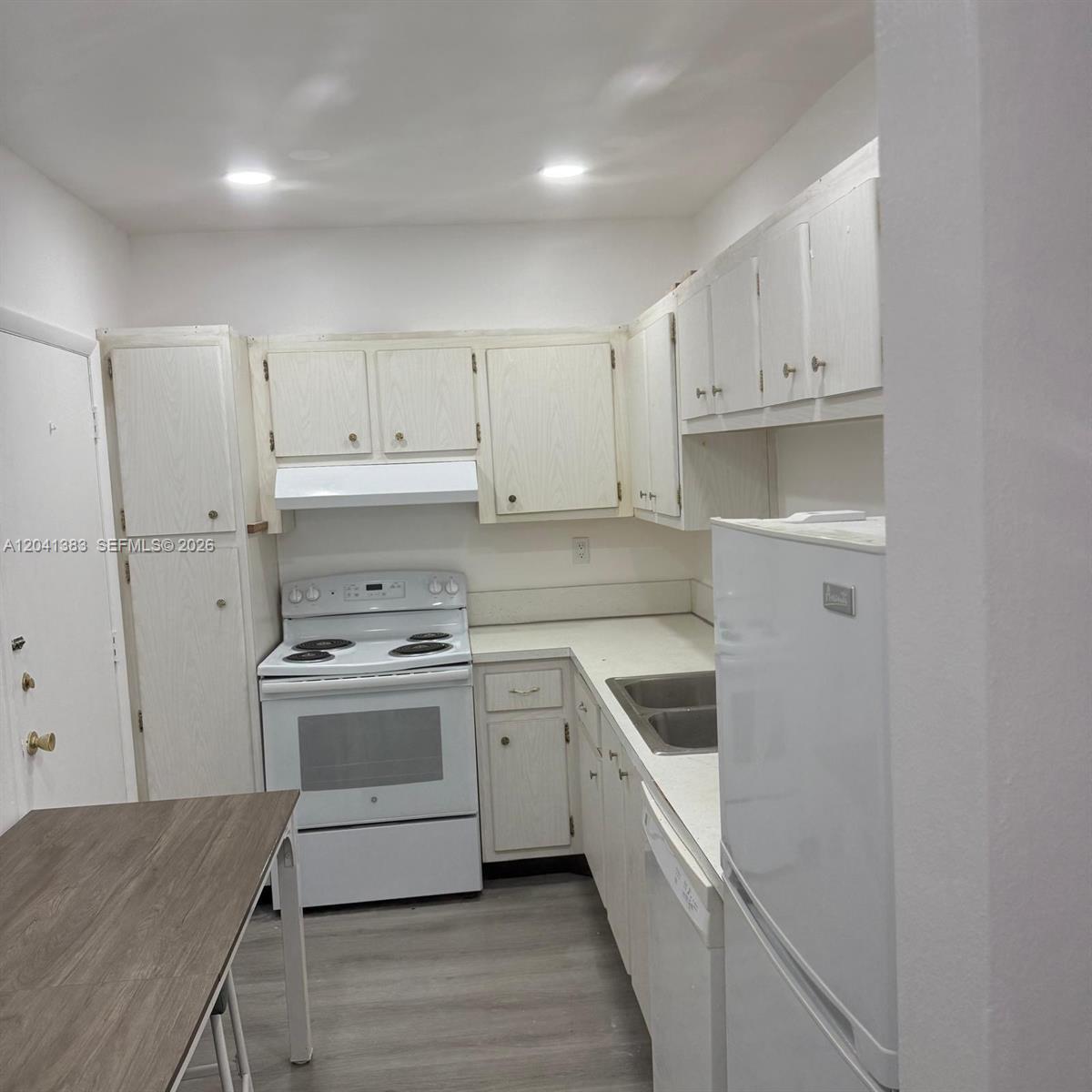 9159 SW 77th Ave # 211, Miami FL 33156 photo 2