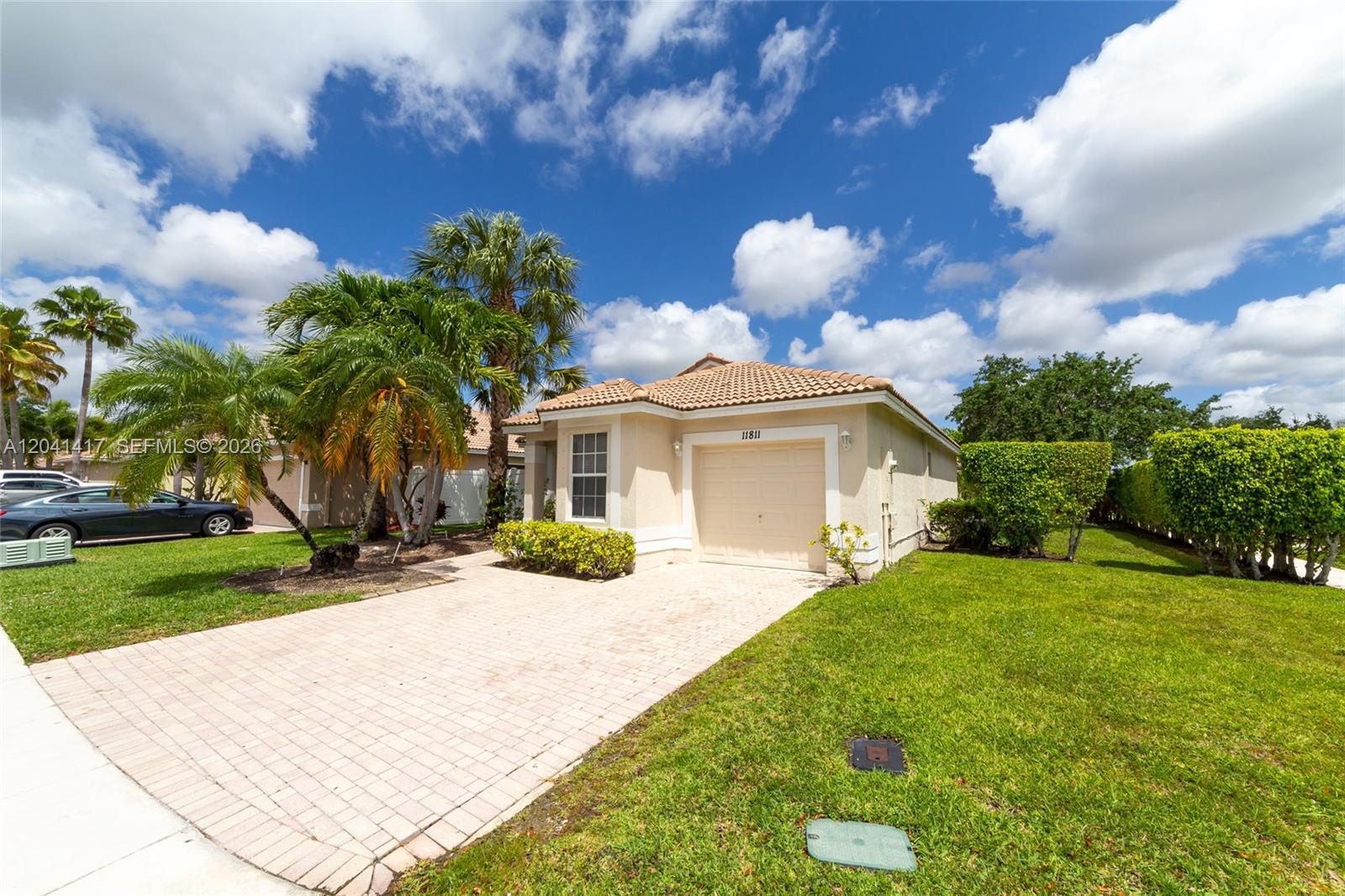 11811 SW 8th St, Pembroke Pines FL 33025 photo 3