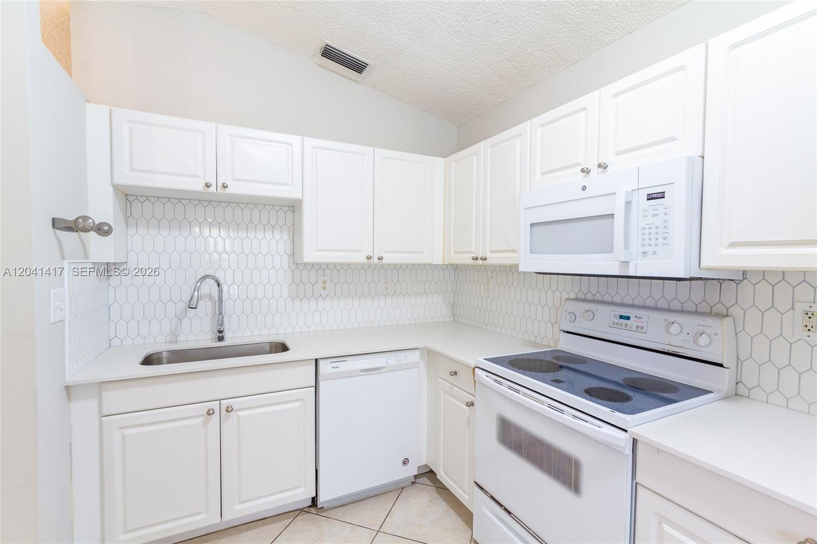 11811 SW 8th St, Pembroke Pines FL 33025 photo 4