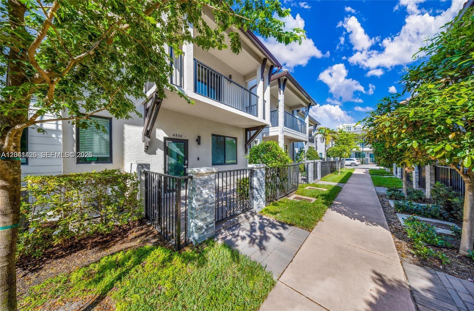 4856 NW 83rd Pkwy, Doral FL 33166 photo 2