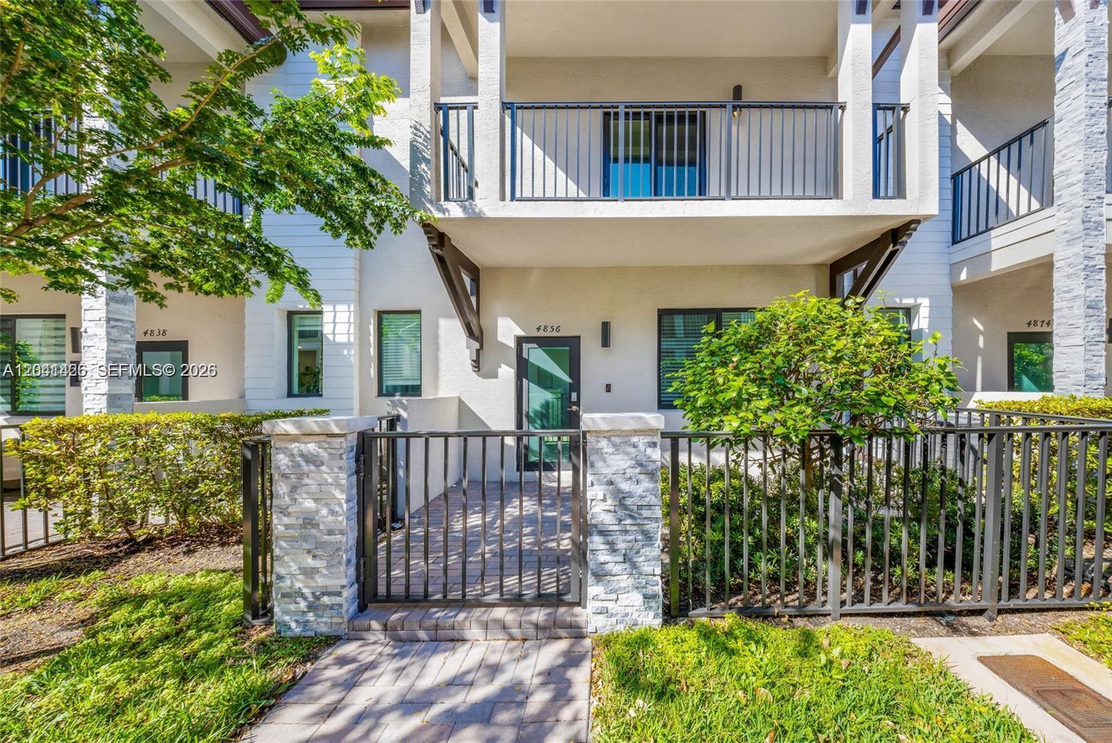 4856 NW 83rd Pkwy, Doral FL 33166