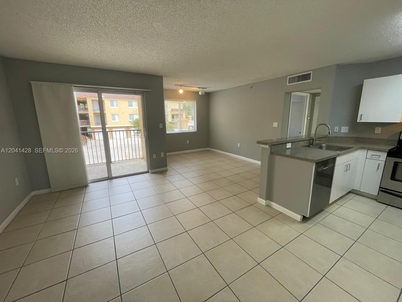 761 N Pine Island Rd # 203, Plantation FL 33324 photo 2