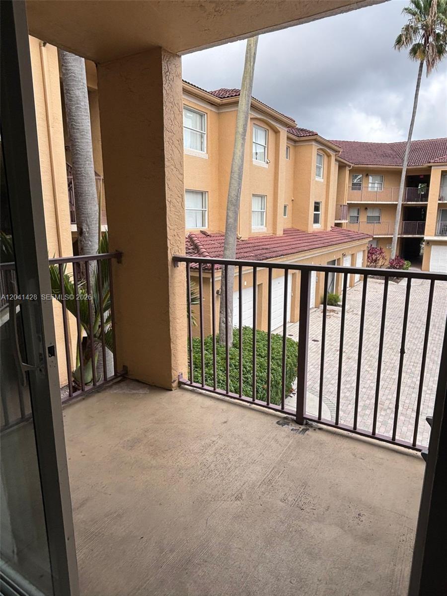 761 N Pine Island Rd # 203, Plantation FL 33324