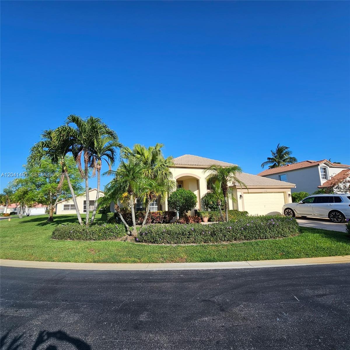 2540 Egret Lake Dr, Green Acres FL 33413 photo 2