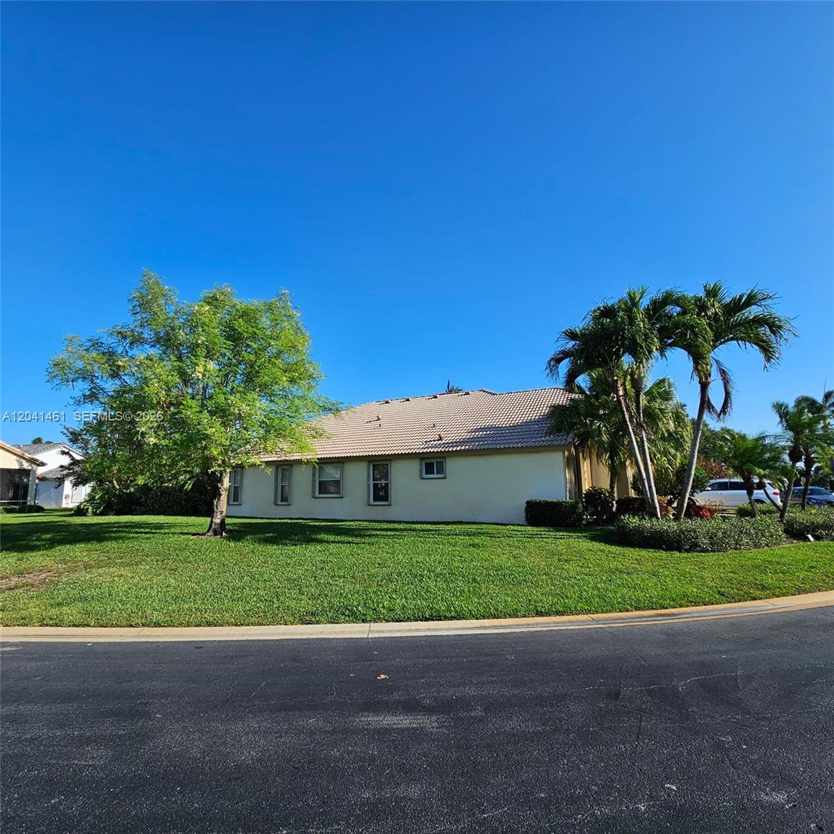 2540 Egret Lake Dr, Green Acres FL 33413 photo 3