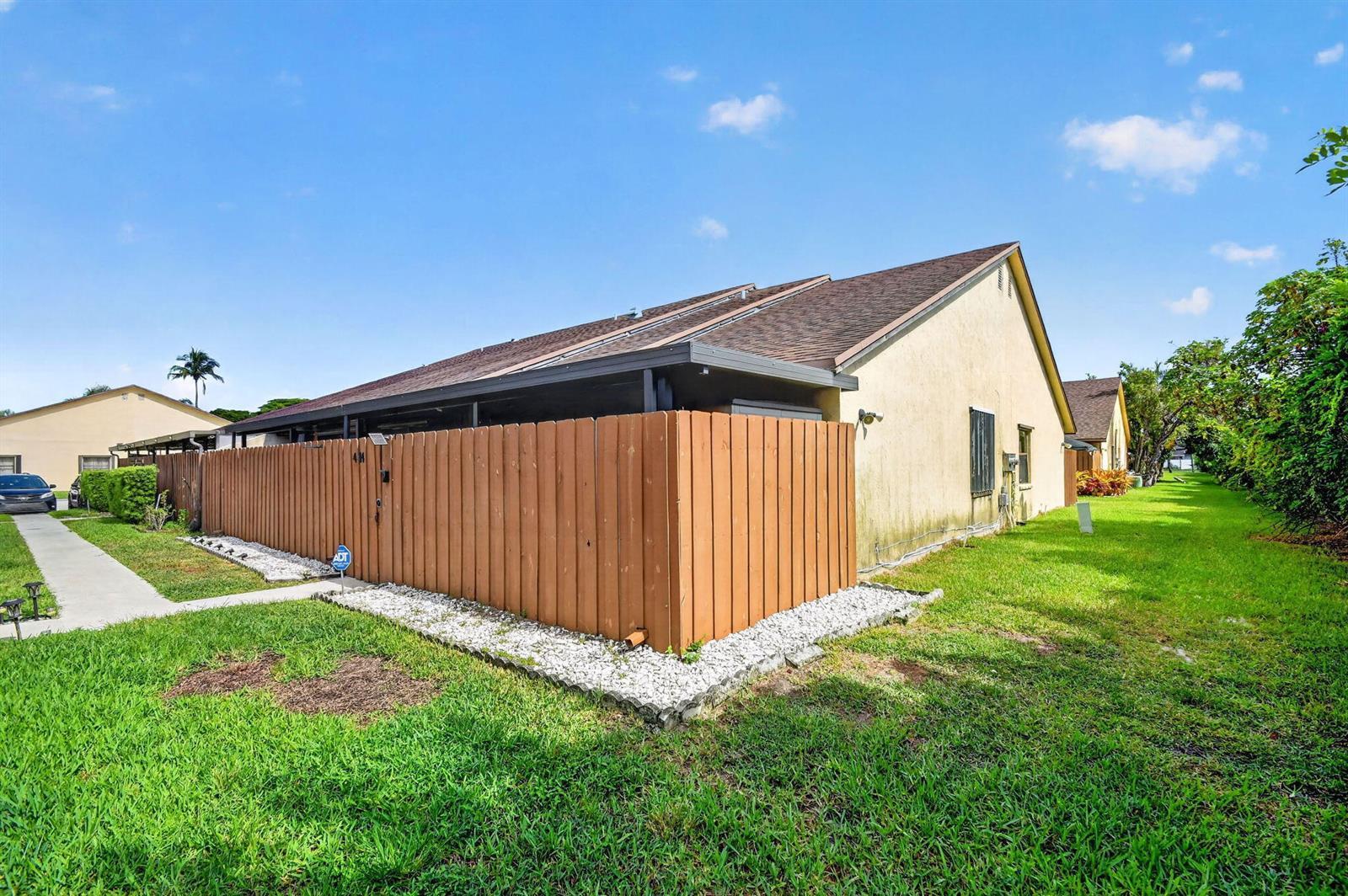 414 Springdale Circle, Palm Springs FL 33461 photo 2
