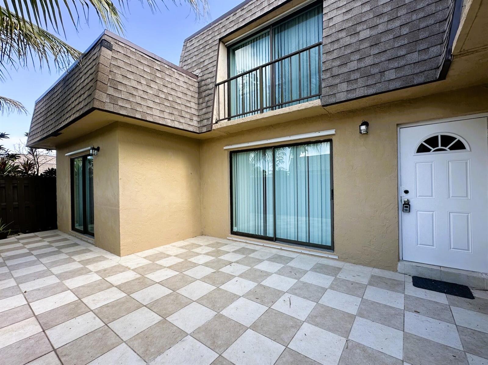 303 Waterview Drive, Palm Springs FL 33461 photo 4