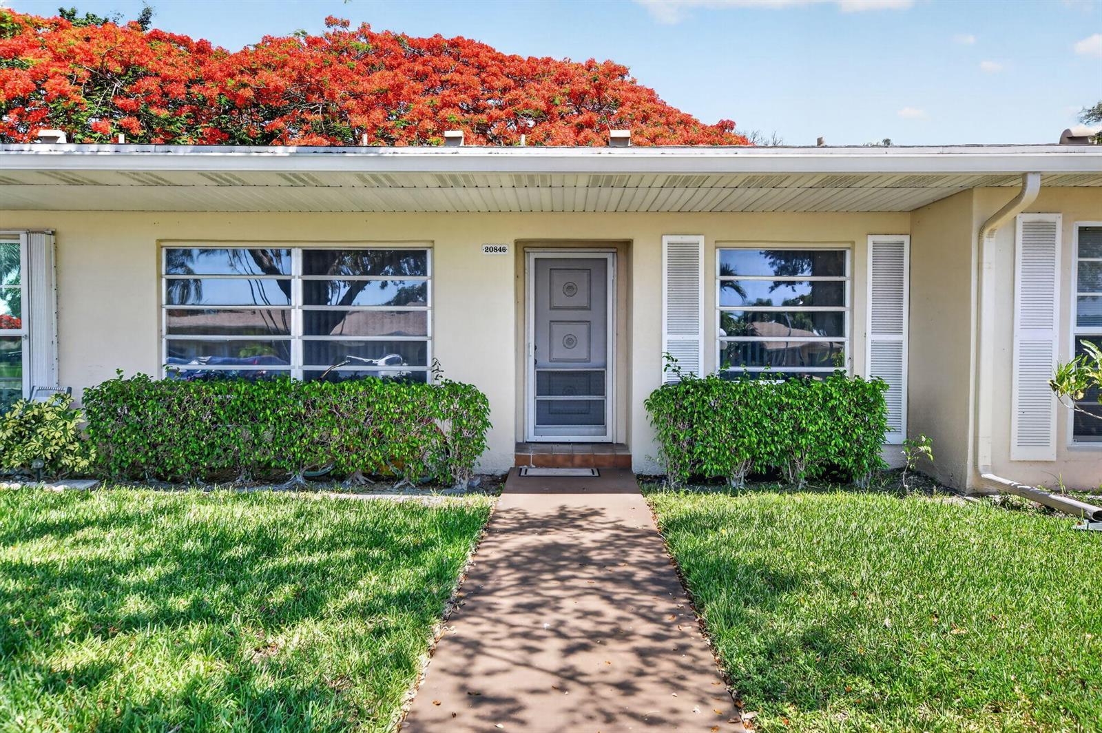 20846 Vinesta Circle, Boca Raton FL 33433