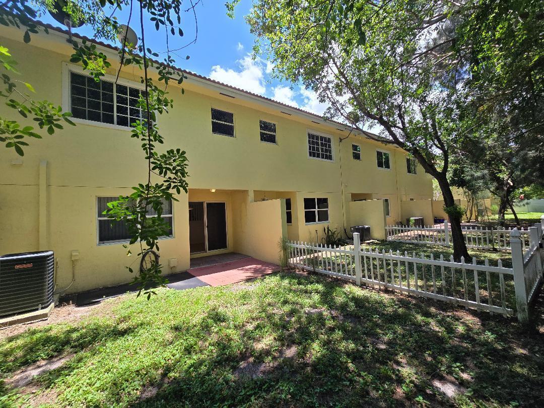 921 Imperial Lake Road, West Palm Beach FL 33413 photo 2
