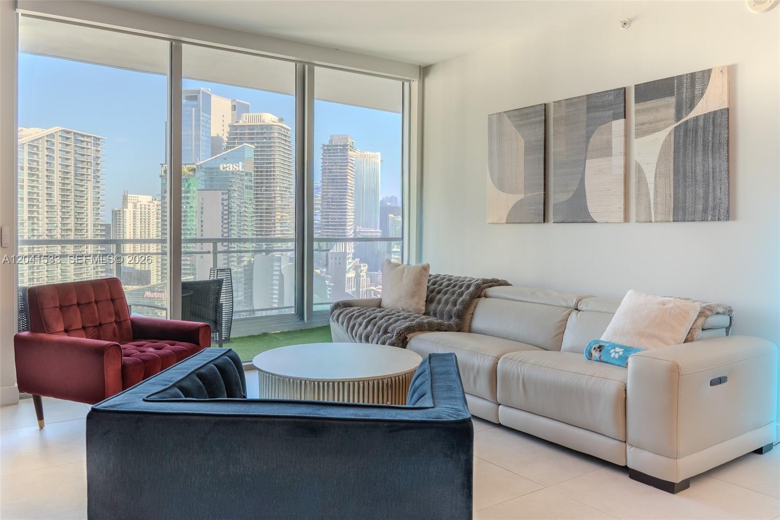 90 SW 3rd St # 3703, Miami FL 33130 photo 2