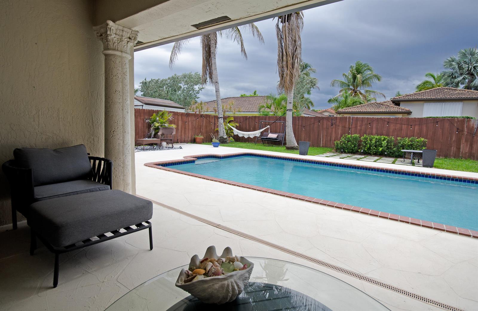 18324 SW 149th Place, Miami FL 33187 photo 2