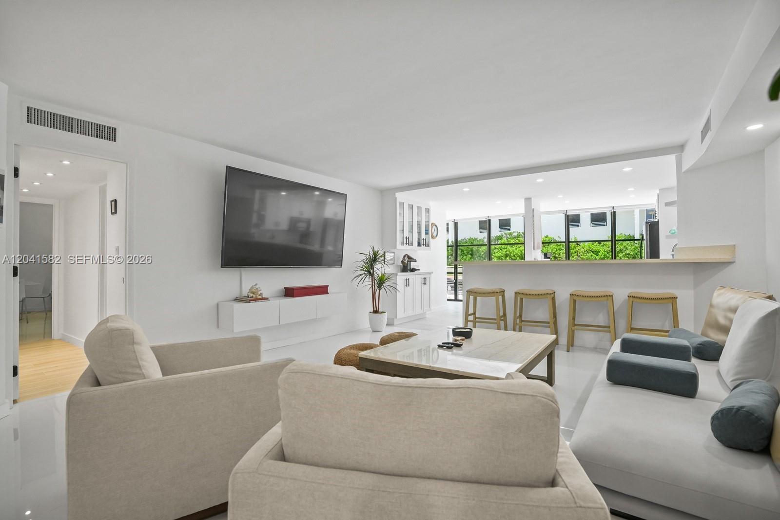 6423 Collins Ave # 203, Miami Beach FL 33141