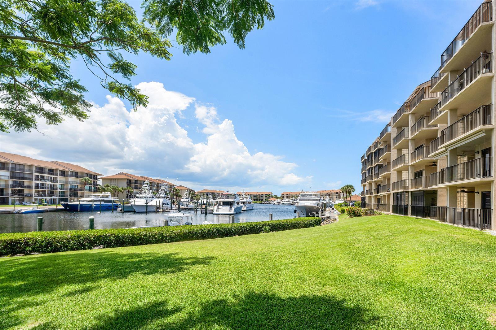 1301 Seafarer Circle # 403, Jupiter FL 33477 photo 4