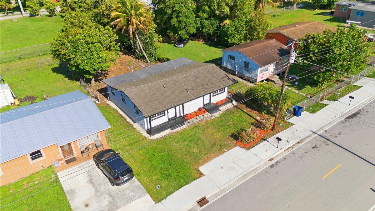 270 SW 10th Avenue # 1, South Bay FL 33493