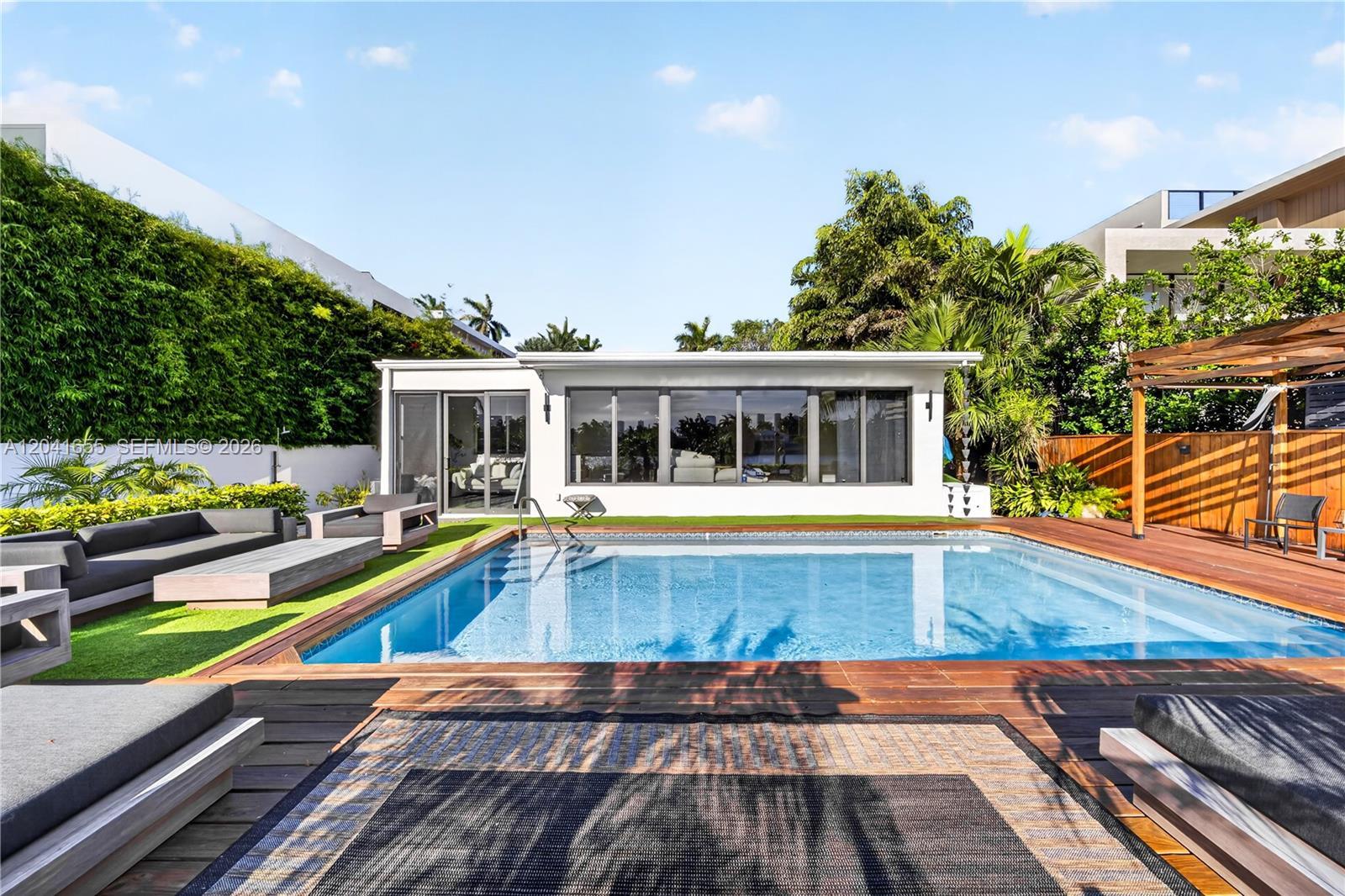 460 W Dilido Dr, Miami Beach FL 33139 photo 2