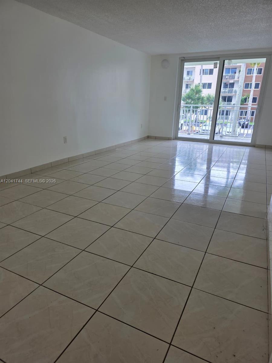 6930 Miami Gardens Dr # 209, Hialeah FL 33015 photo 3