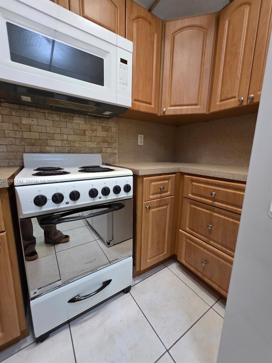 6930 Miami Gardens Dr # 209, Hialeah FL 33015 photo 5