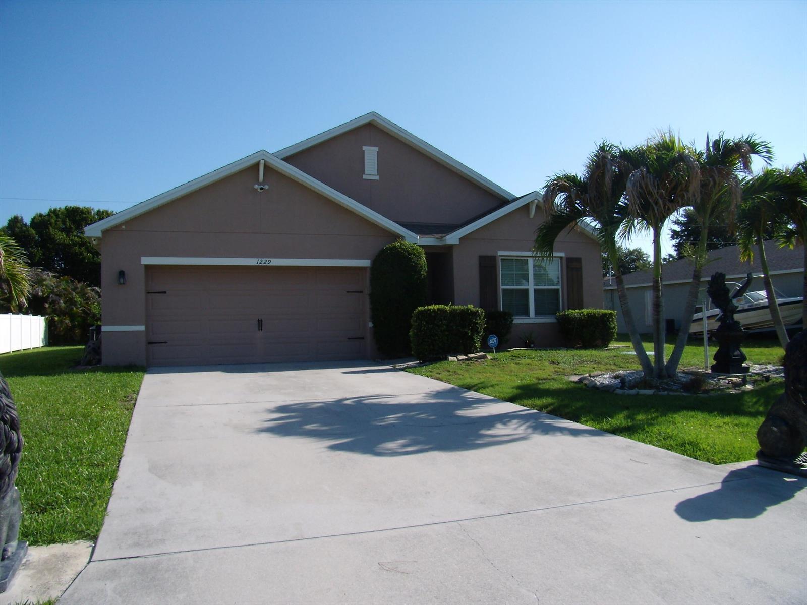 1229 SW Albenga Avenue, Port St. Lucie FL 34953