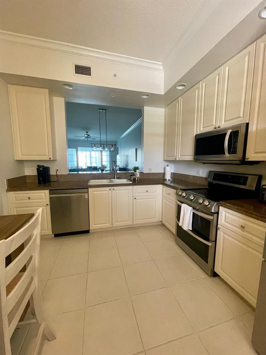 18 Harbour Isle Drive W # 203, Fort Pierce FL 34949