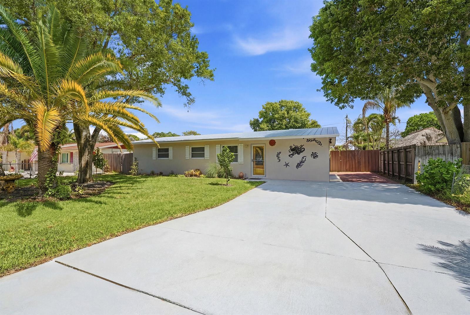1095 NE Tuxedo Terrace, Jensen Beach FL 34957 photo 2
