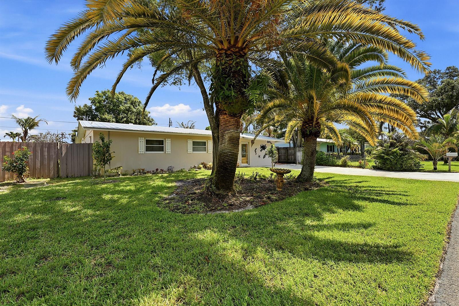 1095 NE Tuxedo Terrace, Jensen Beach FL 34957 photo 3