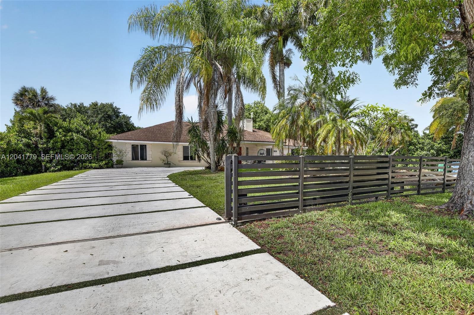 Davie, FL 33325