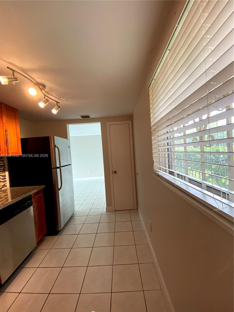 9280 FONTAINEBLEAU BL # 103, Miami FL 33172 photo 3