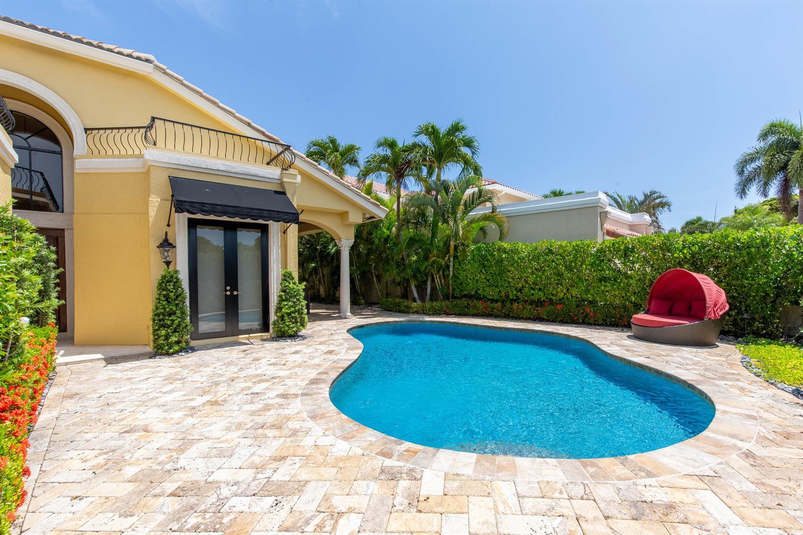 529 Pelican Way, Delray Beach FL 33483 photo 2