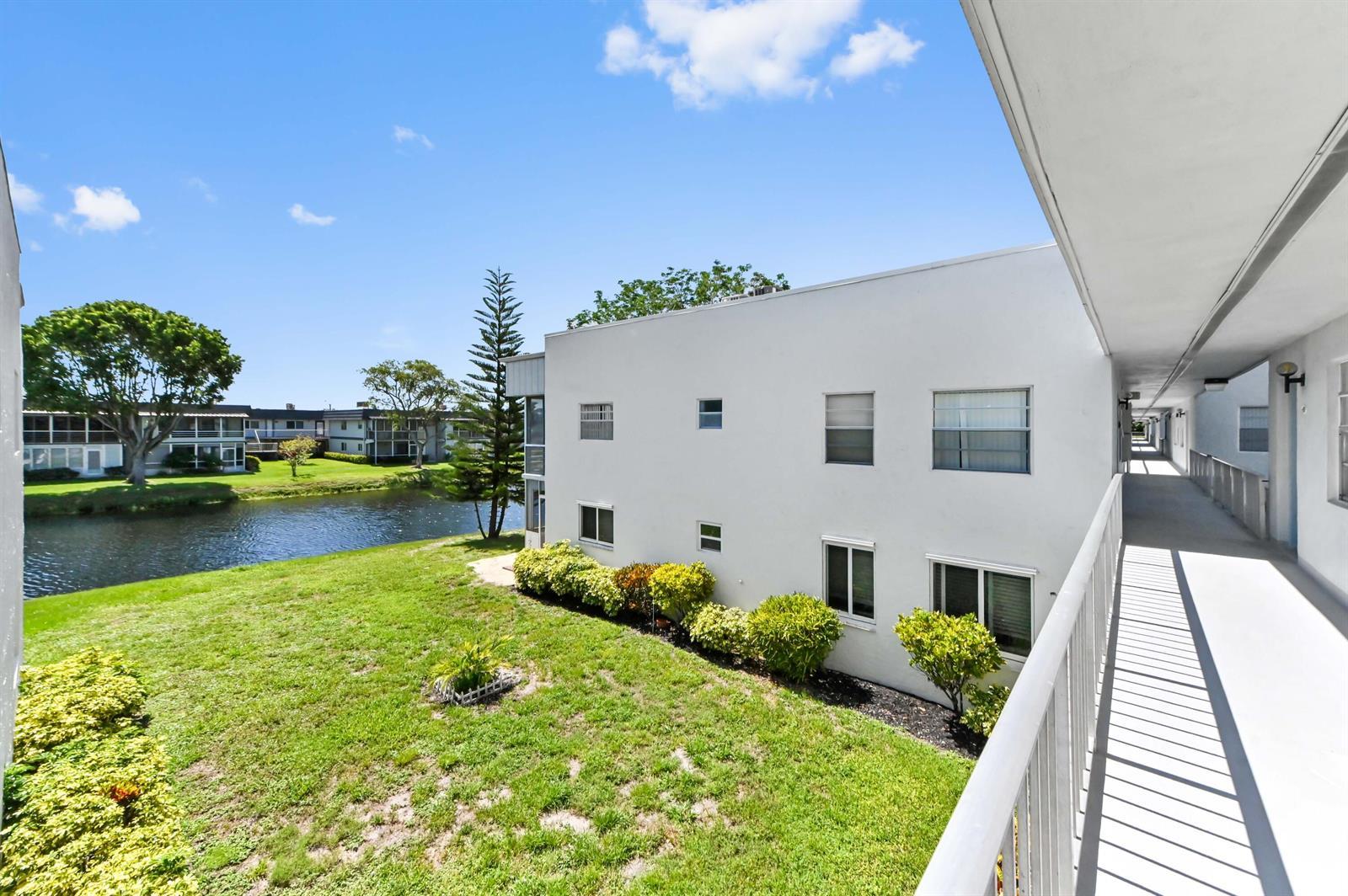 426 Saxony I, Delray Beach FL 33446 photo 2