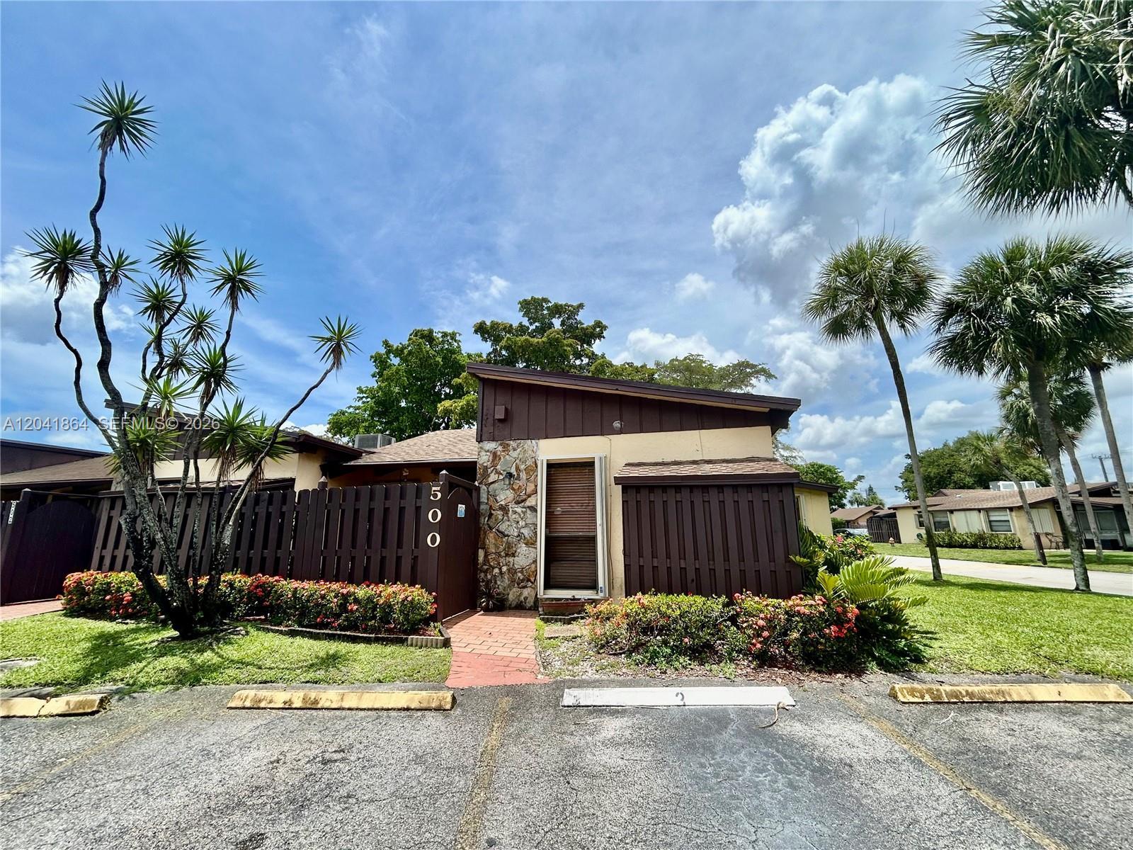 500 Briarwood Cir # 54, Hollywood FL 33024
