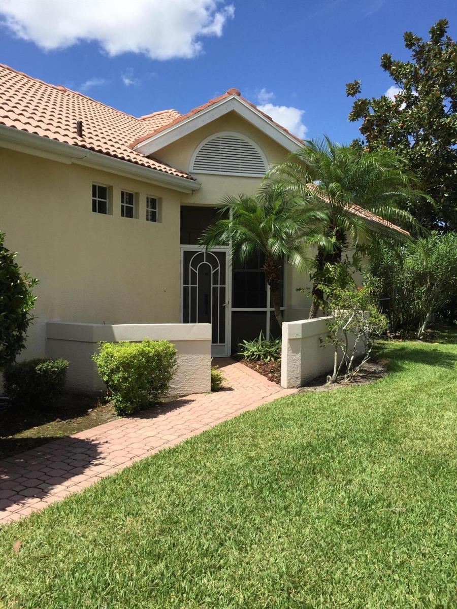 557 SW New Castle Cove, Port St. Lucie FL 34986 photo 2