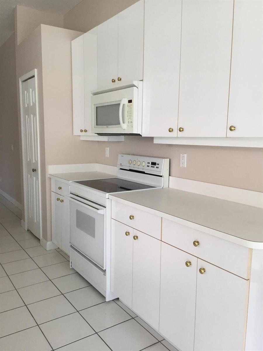 557 SW New Castle Cove, Port St. Lucie FL 34986 photo 5