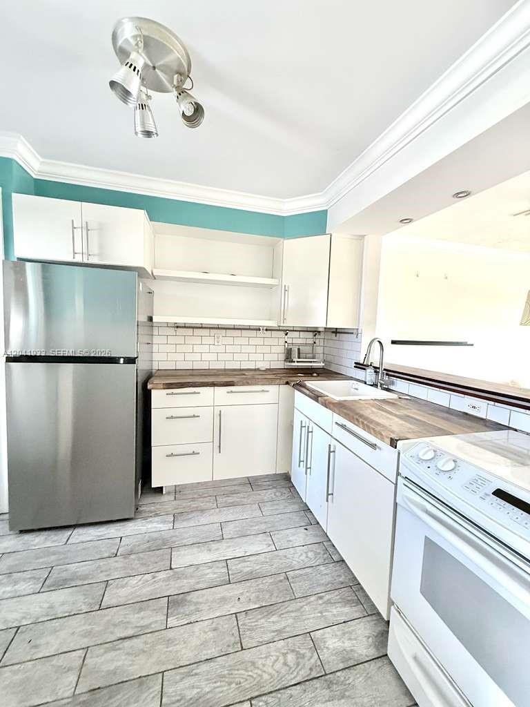 1530 NE 191st St # 340, Miami FL 33179 photo 2