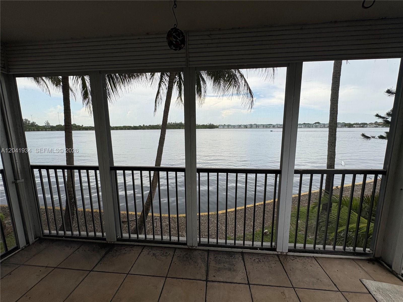 1075 NE Miami Gardens Dr # 211, Miami FL 33179 photo 3