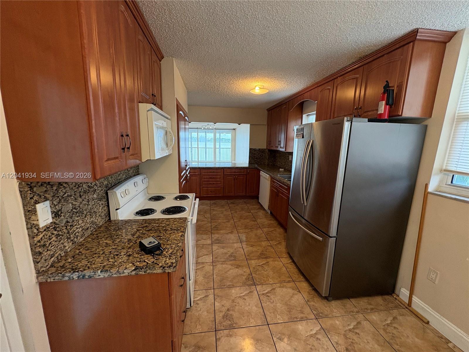 1075 NE Miami Gardens Dr # 211, Miami FL 33179 photo 5