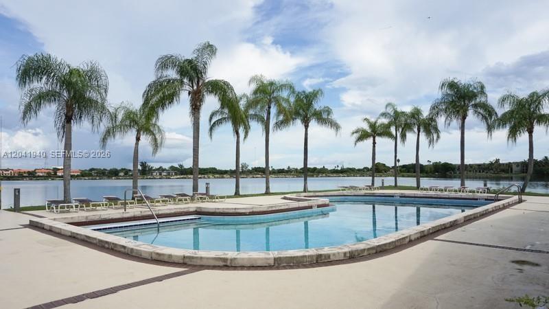 331 Ives Dairy Rd # 10, Miami FL 33179 photo 2