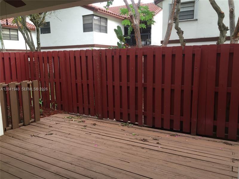331 Ives Dairy Rd # 10, Miami FL 33179 photo 4