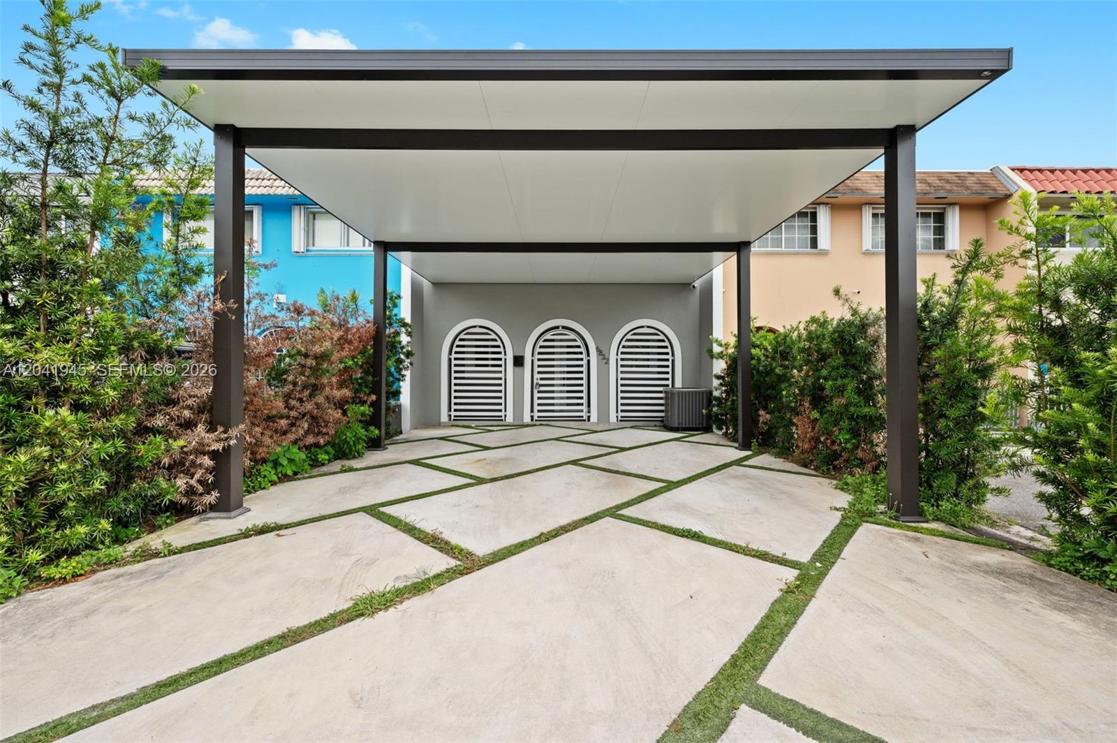 6832 W 2nd Ct, Hialeah FL 33014