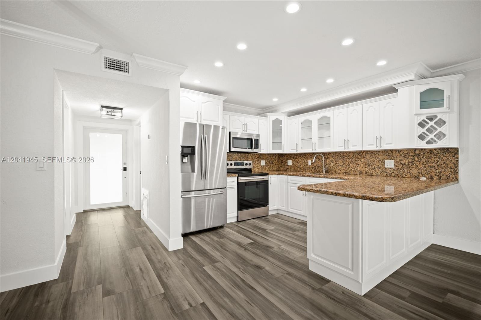 6832 W 2nd Ct, Hialeah FL 33014 photo 4