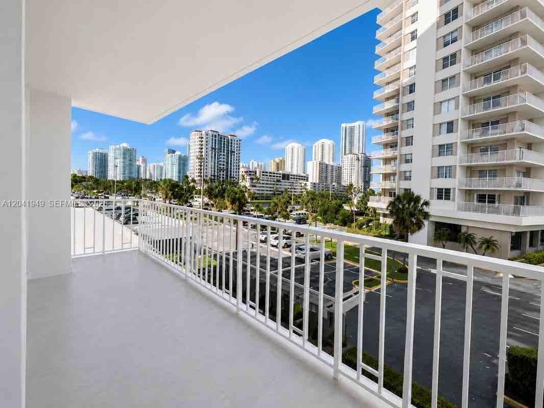 500 Bayview Dr # 232, Sunny Isles Beach FL 33160 photo 3