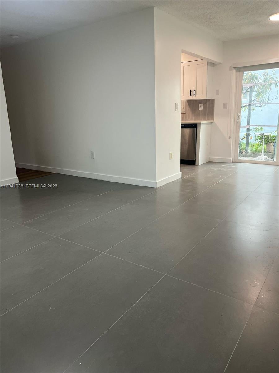 2611 NE 204th Ter, Miami FL 33180 photo 2