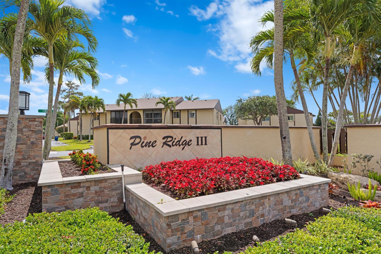 339 Pine Ridge Circle # 1, FL 33463 photo 2