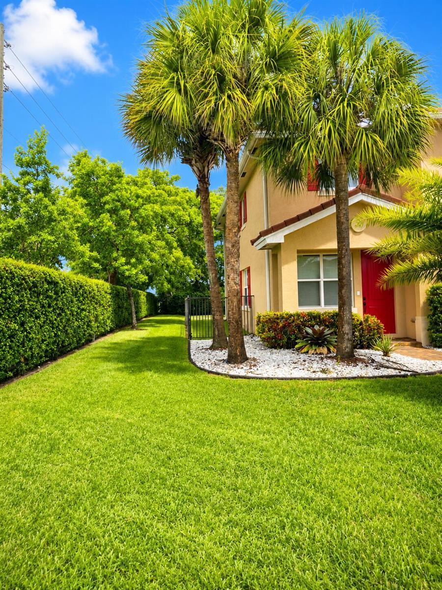 4773 Foxtail Palm Court, FL 33463 photo 2