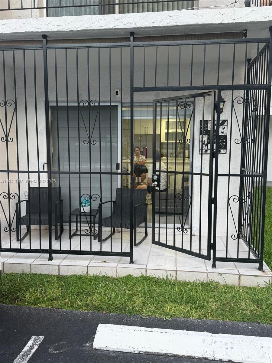 9520 SW 8th St # 121, Miami FL 33174 photo 3