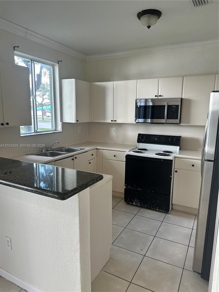 2704 SE 15th Pl, Homestead FL 33035 photo 3