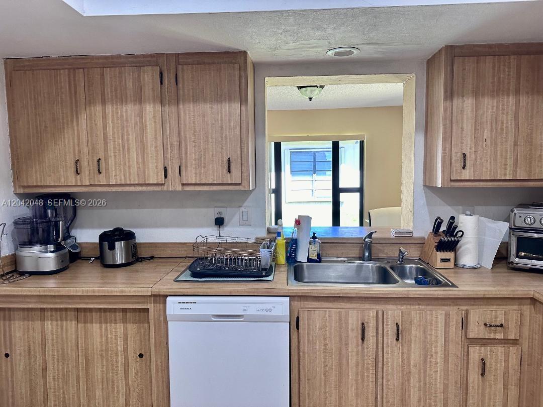 1714 SW 20th Ter, Deerfield Beach FL 33442 photo 5