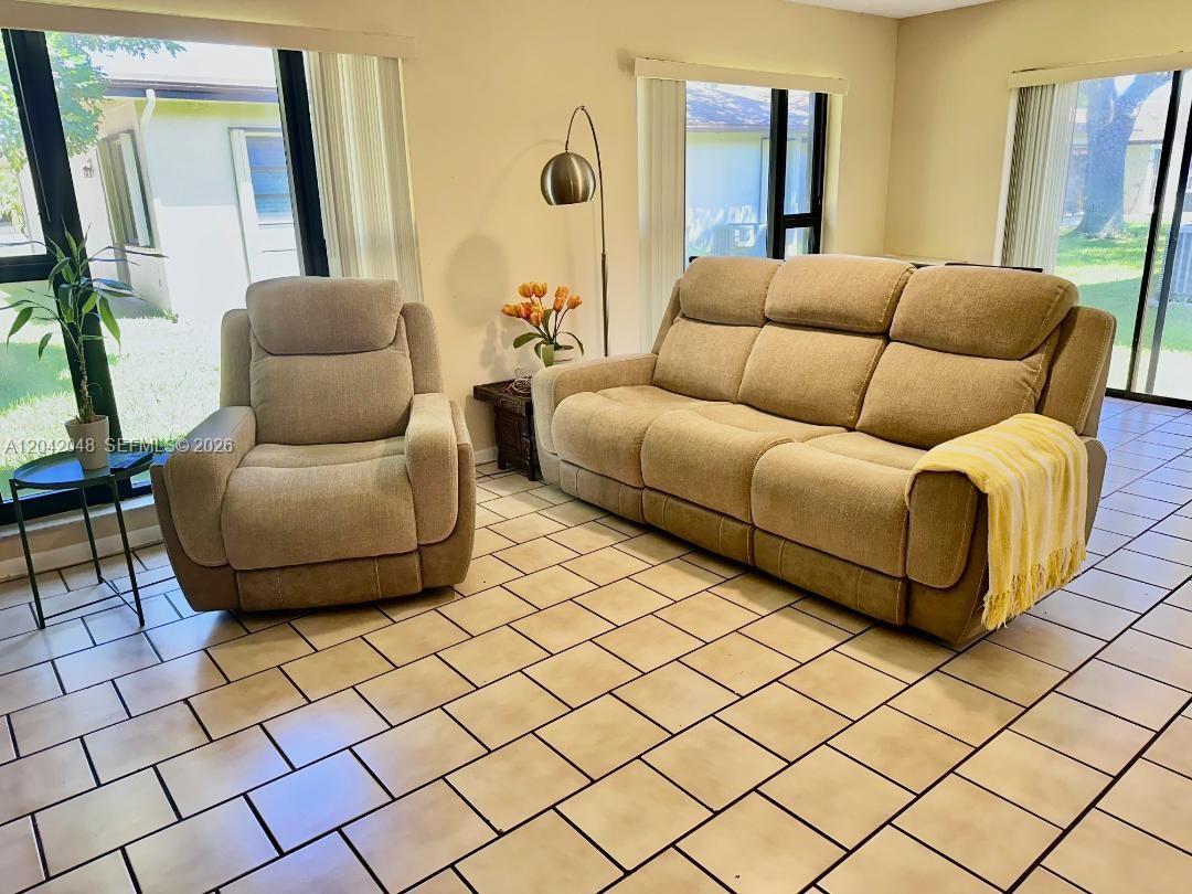 1714 SW 20th Ter, Deerfield Beach FL 33442 photo 4