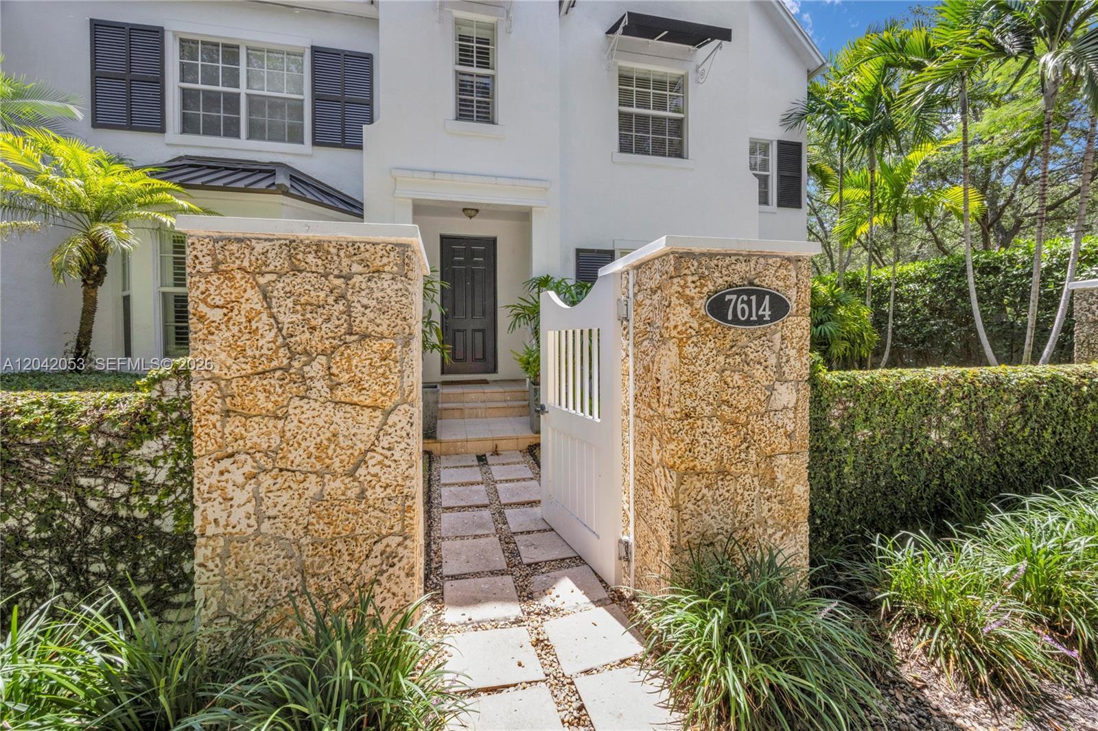 7614 SW 54th Ave, Miami FL 33143 photo 2
